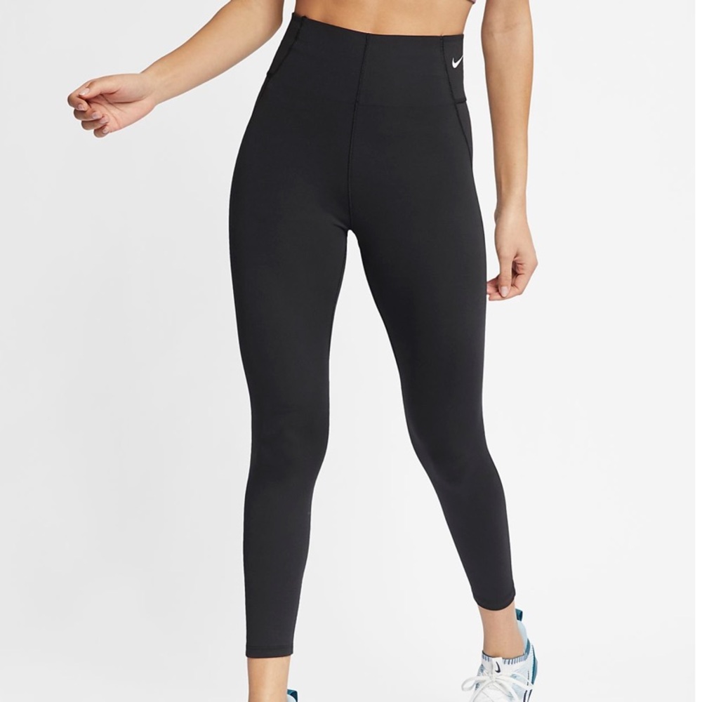 New Nike sculpt tight fit leggings size medium